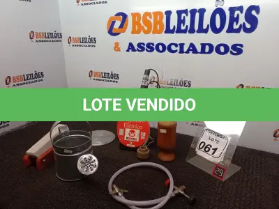 LOTE 061 - 01 FOGÃO ELÉTRICO 01 AMOLADOR DE FACAS 01 REGADOR DE ZINCO P/DECORAÇÃO E 01 PILÃO DE MADEIRA. (NO ESTADO) ATENÇÃO! FAZER A VISITAÇÃO ANTES DE ARREMATAR, NÃO SABEMOS SE FUNCIONA. LEILÃO NÃO TEM GARANTIA E NEM DEVOLUÇÃO, SUJEITO A POSSÍVEIS AVARIAS VISÍVEIS/OCULTAS E/OU AUSÊNCIA DE COMPONENTES.