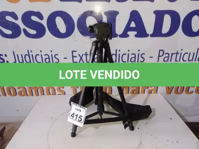 LOTE 415 - 01 TRIPÉ P/CÂMERA MARCA TOMATE(NOVO). (NO ESTADO) ATENÇÃO! FAZER A VISITAÇÃO ANTES DE ARREMATAR, NÃO SABEMOS SE FUNCIONA. LEILÃO NÃO TEM GARANTIA E NEM DEVOLUÇÃO, SUJEITO A POSSÍVEIS AVARIAS VISÍVEIS/OCULTAS E/OU AUSÊNCIA DE COMPONENTES.