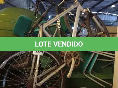 LOTE 454 - 02 BICICLETAS SENDO UMA MARCA CALOI. (NO ESTADO) ATENÇÃO! FAZER A VISITAÇÃO ANTES DE ARREMATAR, NÃO SABEMOS SE FUNCIONA. LEILÃO NÃO TEM GARANTIA E NEM DEVOLUÇÃO, SUJEITO A POSSÍVEIS AVARIAS VISÍVEIS/OCULTAS E/OU AUSÊNCIA DE COMPONENTES.