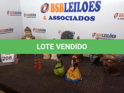 LOTE 208 - 01 LOTE C/VÁRIOS ENFEITES, IMAGENS E PEQUENAS ESTÁTUAS DIVERSAS. (NO ESTADO) ATENÇÃO! FAZER A VISITAÇÃO ANTES DE ARREMATAR, NÃO SABEMOS SE FUNCIONA. LEILÃO NÃO TEM GARANTIA E NEM DEVOLUÇÃO, SUJEITO A POSSÍVEIS AVARIAS VISÍVEIS/OCULTAS E/OU AUSÊNCIA DE COMPONENTES.
