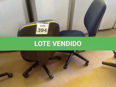 LOTE 394 - 02 CADEIRAS P/ESCRITÓRIO GIRATÓRIAS. (NO ESTADO) ATENÇÃO! FAZER A VISITAÇÃO ANTES DE ARREMATAR, NÃO SABEMOS SE FUNCIONA. LEILÃO NÃO TEM GARANTIA E NEM DEVOLUÇÃO, SUJEITO A POSSÍVEIS AVARIAS VISÍVEIS/OCULTAS E/OU AUSÊNCIA DE COMPONENTES.