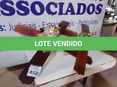 LOTE 452 - 02 VENTILADORES DE TETO. (NO ESTADO) ATENÇÃO! FAZER A VISITAÇÃO ANTES DE ARREMATAR, NÃO SABEMOS SE FUNCIONA. LEILÃO NÃO TEM GARANTIA E NEM DEVOLUÇÃO, SUJEITO A POSSÍVEIS AVARIAS VISÍVEIS/OCULTAS E/OU AUSÊNCIA DE COMPONENTES.