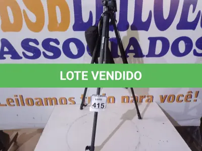 LOTE 415 - 01 TRIPÉ P/CÂMERA MARCA TOMATE(NOVO). (NO ESTADO) ATENÇÃO! FAZER A VISITAÇÃO ANTES DE ARREMATAR, NÃO SABEMOS SE FUNCIONA. LEILÃO NÃO TEM GARANTIA E NEM DEVOLUÇÃO, SUJEITO A POSSÍVEIS AVARIAS VISÍVEIS/OCULTAS E/OU AUSÊNCIA DE COMPONENTES.