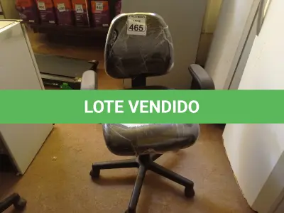 LOTE 465 - 01 CADEIRA GIRATÓRIA NA COR PRETA. (NO ESTADO) ATENÇÃO! FAZER A VISITAÇÃO ANTES DE ARREMATAR, NÃO SABEMOS SE FUNCIONA. LEILÃO NÃO TEM GARANTIA E NEM DEVOLUÇÃO, SUJEITO A POSSÍVEIS AVARIAS VISÍVEIS/OCULTAS E/OU AUSÊNCIA DE COMPONENTES.