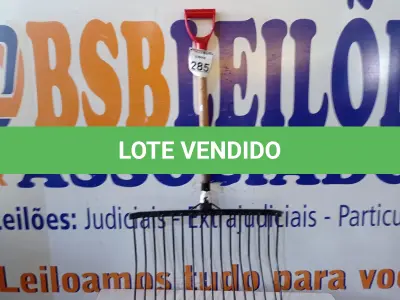 LOTE 285 - 01 GARFO P/FENO. (NO ESTADO) ATENÇÃO! FAZER A VISITAÇÃO ANTES DE ARREMATAR, NÃO SABEMOS SE FUNCIONA. LEILÃO NÃO TEM GARANTIA E NEM DEVOLUÇÃO, SUJEITO A POSSÍVEIS AVARIAS VISÍVEIS/OCULTAS E/OU AUSÊNCIA DE COMPONENTES.
