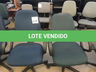 LOTE 418 - 02 CADEIRAS GIRATÓRIAS EM TECIDO NA COR AZUL. (NO ESTADO) ATENÇÃO! FAZER A VISITAÇÃO ANTES DE ARREMATAR, NÃO SABEMOS SE FUNCIONA. LEILÃO NÃO TEM GARANTIA E NEM DEVOLUÇÃO, SUJEITO A POSSÍVEIS AVARIAS VISÍVEIS/OCULTAS E/OU AUSÊNCIA DE COMPONENTES.