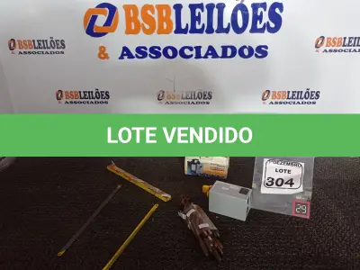 LOTE 304 - 01 LOTE C/VÁRIAS BROCAS, CERRAS E 01 CHAVE TRIFÁSICA P/MOTORES (NO ESTADO) ATENÇÃO! FAZER A VISITAÇÃO ANTES DE ARREMATAR, NÃO SABEMOS SE FUNCIONA. LEILÃO NÃO TEM GARANTIA E NEM DEVOLUÇÃO, SUJEITO A POSSÍVEIS AVARIAS VISÍVEIS/OCULTAS E/OU AUSÊNCIA DE COMPONENTES.