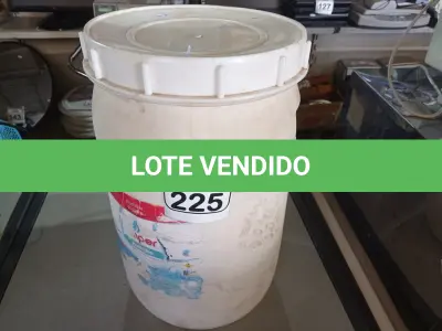 LOTE 225 - 01 TAMBOR COM PASTILHAS DE CLORO. (NO ESTADO) ATENÇÃO! FAZER A VISITAÇÃO ANTES DE ARREMATAR, NÃO SABEMOS SE FUNCIONA. LEILÃO NÃO TEM GARANTIA E NEM DEVOLUÇÃO, SUJEITO A POSSÍVEIS AVARIAS VISÍVEIS/OCULTAS E/OU AUSÊNCIA DE COMPONENTES.