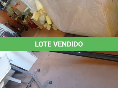 LOTE 378 - 01 TELA DE PROJEÇÃO. (NO ESTADO) ATENÇÃO! FAZER A VISITAÇÃO ANTES DE ARREMATAR, NÃO SABEMOS SE FUNCIONA. LEILÃO NÃO TEM GARANTIA E NEM DEVOLUÇÃO, SUJEITO A POSSÍVEIS AVARIAS VISÍVEIS/OCULTAS E/OU AUSÊNCIA DE COMPONENTES.