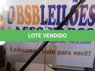 LOTE 341 - 01 TELA DE PROJEÇÃO MARCA VISOGRAF. (NO ESTADO) ATENÇÃO! FAZER A VISITAÇÃO ANTES DE ARREMATAR, NÃO SABEMOS SE FUNCIONA. LEILÃO NÃO TEM GARANTIA E NEM DEVOLUÇÃO, SUJEITO A POSSÍVEIS AVARIAS VISÍVEIS/OCULTAS E/OU AUSÊNCIA DE COMPONENTES.