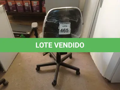 LOTE 465 - 01 CADEIRA GIRATÓRIA NA COR PRETA. (NO ESTADO) ATENÇÃO! FAZER A VISITAÇÃO ANTES DE ARREMATAR, NÃO SABEMOS SE FUNCIONA. LEILÃO NÃO TEM GARANTIA E NEM DEVOLUÇÃO, SUJEITO A POSSÍVEIS AVARIAS VISÍVEIS/OCULTAS E/OU AUSÊNCIA DE COMPONENTES.