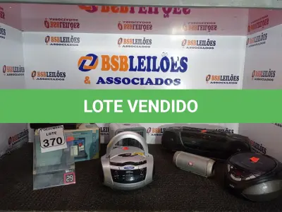 LOTE 370 - 03 RÁDIOS MICROSYSTEMS, 01 UMIDIFICADOR, 01 DVD PLAYER PORTÁTIL MARCAS E MODELOS DIVERSOS. (NO ESTADO) ATENÇÃO! FAZER A VISITAÇÃO ANTES DE ARREMATAR, NÃO SABEMOS SE FUNCIONA. LEILÃO NÃO TEM GARANTIA E NEM DEVOLUÇÃO, SUJEITO A POSSÍVEIS AVARIAS VISÍVEIS/OCULTAS E/OU AUSÊNCIA DE COMPONENTES.