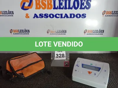 LOTE 328 - 01 DESFIBRILADOR MARCA SCHILLER. (NO ESTADO) ATENÇÃO! FAZER A VISITAÇÃO ANTES DE ARREMATAR, NÃO SABEMOS SE FUNCIONA. LEILÃO NÃO TEM GARANTIA E NEM DEVOLUÇÃO, SUJEITO A POSSÍVEIS AVARIAS VISÍVEIS/OCULTAS E/OU AUSÊNCIA DE COMPONENTES.