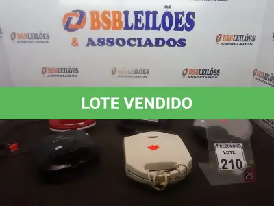 LOTE 210 - 05 SANDUICHEIRAS MARCAS E MODELOS DIVERSOS. (NO ESTADO) ATENÇÃO! FAZER A VISITAÇÃO ANTES DE ARREMATAR, NÃO SABEMOS SE FUNCIONA. LEILÃO NÃO TEM GARANTIA E NEM DEVOLUÇÃO, SUJEITO A POSSÍVEIS AVARIAS VISÍVEIS/OCULTAS E/OU AUSÊNCIA DE COMPONENTES.