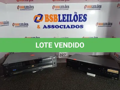 LOTE 327 - 02 APARELHOS TOCA CD’S MARCA SONY E PIONEER. (NO ESTADO) ATENÇÃO! FAZER A VISITAÇÃO ANTES DE ARREMATAR, NÃO SABEMOS SE FUNCIONA. LEILÃO NÃO TEM GARANTIA E NEM DEVOLUÇÃO, SUJEITO A POSSÍVEIS AVARIAS VISÍVEIS/OCULTAS E/OU AUSÊNCIA DE COMPONENTES.