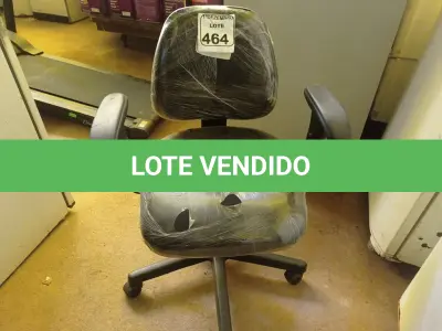 LOTE 464 - 01 CADEIRA GIRATÓRIA NA COR PRETA. (NO ESTADO) ATENÇÃO! FAZER A VISITAÇÃO ANTES DE ARREMATAR, NÃO SABEMOS SE FUNCIONA. LEILÃO NÃO TEM GARANTIA E NEM DEVOLUÇÃO, SUJEITO A POSSÍVEIS AVARIAS VISÍVEIS/OCULTAS E/OU AUSÊNCIA DE COMPONENTES.