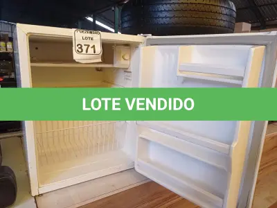 LOTE 371 - 01 FRIGOBAR MARCA CONSUL. (NO ESTADO) ATENÇÃO! FAZER A VISITAÇÃO ANTES DE ARREMATAR, NÃO SABEMOS SE FUNCIONA. LEILÃO NÃO TEM GARANTIA E NEM DEVOLUÇÃO, SUJEITO A POSSÍVEIS AVARIAS VISÍVEIS/OCULTAS E/OU AUSÊNCIA DE COMPONENTES.