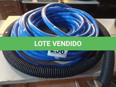 LOTE 256 - 01 ROLO DE MANGUEIRA AZUL. (NO ESTADO) ATENÇÃO! FAZER A VISITAÇÃO ANTES DE ARREMATAR, NÃO SABEMOS SE FUNCIONA. LEILÃO NÃO TEM GARANTIA E NEM DEVOLUÇÃO, SUJEITO A POSSÍVEIS AVARIAS VISÍVEIS/OCULTAS E/OU AUSÊNCIA DE COMPONENTES.