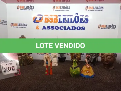 LOTE 208 - 01 LOTE C/VÁRIOS ENFEITES, IMAGENS E PEQUENAS ESTÁTUAS DIVERSAS. (NO ESTADO) ATENÇÃO! FAZER A VISITAÇÃO ANTES DE ARREMATAR, NÃO SABEMOS SE FUNCIONA. LEILÃO NÃO TEM GARANTIA E NEM DEVOLUÇÃO, SUJEITO A POSSÍVEIS AVARIAS VISÍVEIS/OCULTAS E/OU AUSÊNCIA DE COMPONENTES.