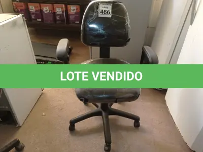 LOTE 466 - 01 CADEIRA GIRATÓRIA NA COR PRETA. (NO ESTADO) ATENÇÃO! FAZER A VISITAÇÃO ANTES DE ARREMATAR, NÃO SABEMOS SE FUNCIONA. LEILÃO NÃO TEM GARANTIA E NEM DEVOLUÇÃO, SUJEITO A POSSÍVEIS AVARIAS VISÍVEIS/OCULTAS E/OU AUSÊNCIA DE COMPONENTES.
