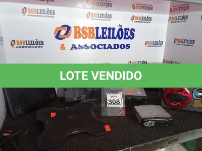 LOTE 308 - 02 APARELHOS DE SOM AUTOMOTIVOS MARCAS E MODELOS DIVERSOS SENDO UM TOCA-FITAS, 01 CAIXA DE SOM E MATERIAIS DIVERSOS. (NO ESTADO) ATENÇÃO! FAZER A VISITAÇÃO ANTES DE ARREMATAR, NÃO SABEMOS SE FUNCIONA. LEILÃO NÃO TEM GARANTIA E NEM DEVOLUÇÃO, SUJEITO A POSSÍVEIS AVARIAS VISÍVEIS/OCULTAS E/OU AUSÊNCIA DE COMPONENTES.