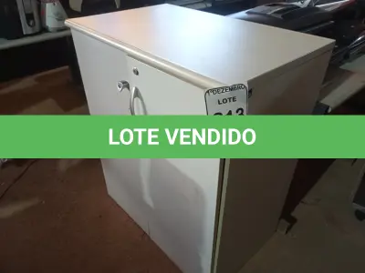 LOTE 213 - 01 ARMÁRIO BAIXO DE 02 PORTAS EM MADEIRA. (NO ESTADO) ATENÇÃO! FAZER A VISITAÇÃO ANTES DE ARREMATAR, NÃO SABEMOS SE FUNCIONA. LEILÃO NÃO TEM GARANTIA E NEM DEVOLUÇÃO, SUJEITO A POSSÍVEIS AVARIAS VISÍVEIS/OCULTAS E/OU AUSÊNCIA DE COMPONENTES.