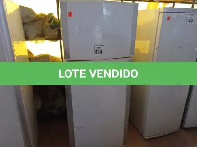 LOTE 404 - 01 GELADEIRA MARCA BRASTEMP FROST FREE 220V. (NO ESTADO) ATENÇÃO! FAZER A VISITAÇÃO ANTES DE ARREMATAR, NÃO SABEMOS SE FUNCIONA. LEILÃO NÃO TEM GARANTIA E NEM DEVOLUÇÃO, SUJEITO A POSSÍVEIS AVARIAS VISÍVEIS/OCULTAS E/OU AUSÊNCIA DE COMPONENTES.