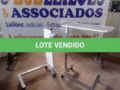 LOTE 214 - 02 MESAS P/REFEIÇÃO C/REGULADOR DE ALTURA. (NO ESTADO) ATENÇÃO! FAZER A VISITAÇÃO ANTES DE ARREMATAR, NÃO SABEMOS SE FUNCIONA. LEILÃO NÃO TEM GARANTIA E NEM DEVOLUÇÃO, SUJEITO A POSSÍVEIS AVARIAS VISÍVEIS/OCULTAS E/OU AUSÊNCIA DE COMPONENTES.