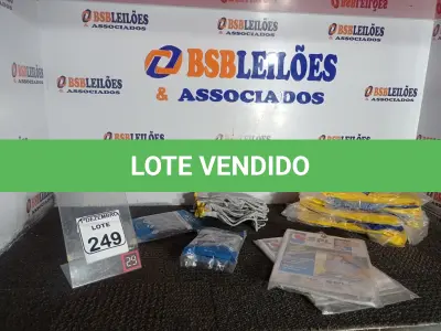 LOTE 249 - 01 LOTE C/VÁRIAS CAPAS P/CHUVA E LUVAS. (NO ESTADO) ATENÇÃO! FAZER A VISITAÇÃO ANTES DE ARREMATAR, NÃO SABEMOS SE FUNCIONA. LEILÃO NÃO TEM GARANTIA E NEM DEVOLUÇÃO, SUJEITO A POSSÍVEIS AVARIAS VISÍVEIS/OCULTAS E/OU AUSÊNCIA DE COMPONENTES.
