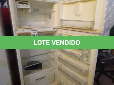 LOTE 457 - 01 GELADEIRA MARCA BOSCH. (NO ESTADO) ATENÇÃO! FAZER A VISITAÇÃO ANTES DE ARREMATAR, NÃO SABEMOS SE FUNCIONA. LEILÃO NÃO TEM GARANTIA E NEM DEVOLUÇÃO, SUJEITO A POSSÍVEIS AVARIAS VISÍVEIS/OCULTAS E/OU AUSÊNCIA DE COMPONENTES.