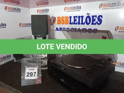 LOTE 297 - 01 APARELHO DE SOM MARCA SHARK, 01 TOCA CD’S MARCA PIONEER C/CONTROLE E 01 TOCA DISCOS MARCA GRADIENTE. (NO ESTADO) ATENÇÃO! FAZER A VISITAÇÃO ANTES DE ARREMATAR, NÃO SABEMOS SE FUNCIONA. LEILÃO NÃO TEM GARANTIA E NEM DEVOLUÇÃO, SUJEITO A POSSÍVEIS AVARIAS VISÍVEIS/OCULTAS E/OU AUSÊNCIA DE COMPONENTES.