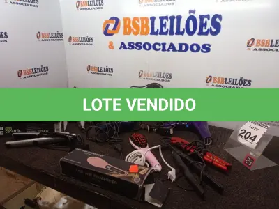 LOTE 204 - 01 LOTE C/VÁRIOS SECADORES DE CABELO, ESCOVA ELÉTRICA E CHAPINHAS. (NO ESTADO) ATENÇÃO! FAZER A VISITAÇÃO ANTES DE ARREMATAR, NÃO SABEMOS SE FUNCIONA. LEILÃO NÃO TEM GARANTIA E NEM DEVOLUÇÃO, SUJEITO A POSSÍVEIS AVARIAS VISÍVEIS/OCULTAS E/OU AUSÊNCIA DE COMPONENTES.