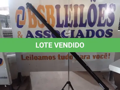 LOTE 324 - 01 TELA DE PROJEÇÃO MARCA VISOGRAF. (NO ESTADO) ATENÇÃO! FAZER A VISITAÇÃO ANTES DE ARREMATAR, NÃO SABEMOS SE FUNCIONA. LEILÃO NÃO TEM GARANTIA E NEM DEVOLUÇÃO, SUJEITO A POSSÍVEIS AVARIAS VISÍVEIS/OCULTAS E/OU AUSÊNCIA DE COMPONENTES.