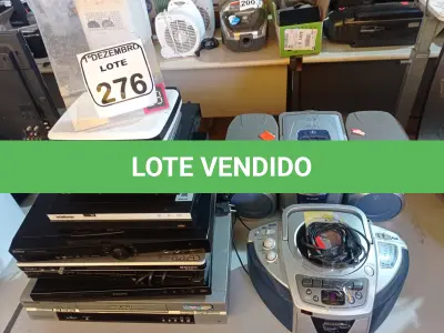 LOTE 276 - 01 LOTE C/ 02 MICROSYSTEMS E VÁRIOS APARELHOS DE DVD’S MARCAS E MODELOS DIVERSOS. (NO ESTADO) ATENÇÃO! FAZER A VISITAÇÃO ANTES DE ARREMATAR, NÃO SABEMOS SE FUNCIONA. LEILÃO NÃO TEM GARANTIA E NEM DEVOLUÇÃO, SUJEITO A POSSÍVEIS AVARIAS VISÍVEIS/OCULTAS E/OU AUSÊNCIA DE COMPONENTES.