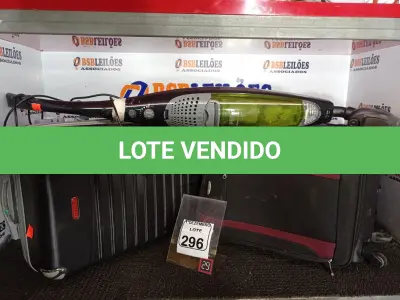 LOTE 296 - 01 ASPIRADOR DE PÓ MARCA PHILIPS E 02 MALAS MODELOS DIVERSOS. (NO ESTADO) ATENÇÃO! FAZER A VISITAÇÃO ANTES DE ARREMATAR, NÃO SABEMOS SE FUNCIONA. LEILÃO NÃO TEM GARANTIA E NEM DEVOLUÇÃO, SUJEITO A POSSÍVEIS AVARIAS VISÍVEIS/OCULTAS E/OU AUSÊNCIA DE COMPONENTES.
