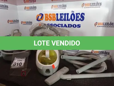 LOTE 310 - 02 ASPIRADORES DE PÓ MARCAS E MODELOS DIVERSOS. (NO ESTADO) ATENÇÃO! FAZER A VISITAÇÃO ANTES DE ARREMATAR, NÃO SABEMOS SE FUNCIONA. LEILÃO NÃO TEM GARANTIA E NEM DEVOLUÇÃO, SUJEITO A POSSÍVEIS AVARIAS VISÍVEIS/OCULTAS E/OU AUSÊNCIA DE COMPONENTES.