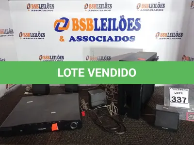 LOTE 338 - 02 FILMADORAS MARCA SHARK E SONY. (NO ESTADO) ATENÇÃO! FAZER A VISITAÇÃO ANTES DE ARREMATAR, NÃO SABEMOS SE FUNCIONA. LEILÃO NÃO TEM GARANTIA E NEM DEVOLUÇÃO, SUJEITO A POSSÍVEIS AVARIAS VISÍVEIS/OCULTAS E/OU AUSÊNCIA DE COMPONENTES.