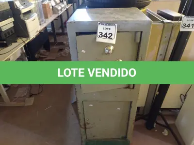 LOTE 342 - 01 COFRE C/DUAS PORTAS. (NO ESTADO) ATENÇÃO! FAZER A VISITAÇÃO ANTES DE ARREMATAR, NÃO SABEMOS SE FUNCIONA. LEILÃO NÃO TEM GARANTIA E NEM DEVOLUÇÃO, SUJEITO A POSSÍVEIS AVARIAS VISÍVEIS/OCULTAS E/OU AUSÊNCIA DE COMPONENTES.