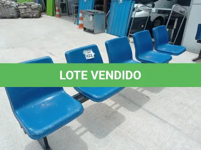 LOTE 422 - 01 LONGARINA DE 05 LUGARES ASSENTO DE PLÁSTICO E BASE DE FERRO. (NO ESTADO) ATENÇÃO! FAZER A VISITAÇÃO ANTES DE ARREMATAR, NÃO SABEMOS SE FUNCIONA. LEILÃO NÃO TEM GARANTIA E NEM DEVOLUÇÃO, SUJEITO A POSSÍVEIS AVARIAS VISÍVEIS/OCULTAS E/OU AUSÊNCIA DE COMPONENTES.