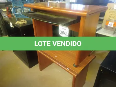 LOTE 356 - 02 MESAS EM MADEIRA C/RODINHAS. (NO ESTADO) ATENÇÃO! FAZER A VISITAÇÃO ANTES DE ARREMATAR, NÃO SABEMOS SE FUNCIONA. LEILÃO NÃO TEM GARANTIA E NEM DEVOLUÇÃO, SUJEITO A POSSÍVEIS AVARIAS VISÍVEIS/OCULTAS E/OU AUSÊNCIA DE COMPONENTES.