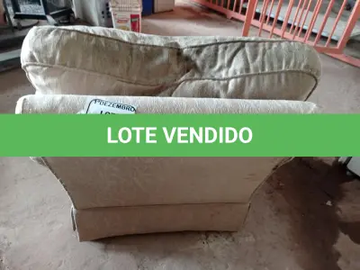LOTE 482 - 01 POLTRONA EM TECIDO NA COR BEGE. (NO ESTADO) ATENÇÃO! FAZER A VISITAÇÃO ANTES DE ARREMATAR, NÃO SABEMOS SE FUNCIONA. LEILÃO NÃO TEM GARANTIA E NEM DEVOLUÇÃO, SUJEITO A POSSÍVEIS AVARIAS VISÍVEIS/OCULTAS E/OU AUSÊNCIA DE COMPONENTES.