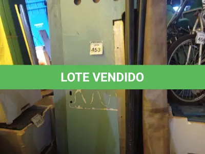 LOTE 453 - 02 PORTAS EM MADEIRA, 01 CAPOTA MARÍTIMA, 02 EXTINTORES, 01 ELETRODUTO, 01 VASO SANITÁRIO E MATERIAIS DIVERSOS. (NO ESTADO) ATENÇÃO! FAZER A VISITAÇÃO ANTES DE ARREMATAR, NÃO SABEMOS SE FUNCIONA. LEILÃO NÃO TEM GARANTIA E NEM DEVOLUÇÃO, SUJEITO A POSSÍVEIS AVARIAS VISÍVEIS/OCULTAS E/OU AUSÊNCIA DE COMPONENTES.