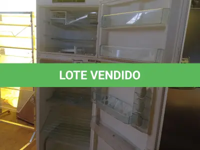 LOTE 401 - 01 GELADEIRA MARCA BOSCH DUPLEX 220V. (NO ESTADO) ATENÇÃO! FAZER A VISITAÇÃO ANTES DE ARREMATAR, NÃO SABEMOS SE FUNCIONA. LEILÃO NÃO TEM GARANTIA E NEM DEVOLUÇÃO, SUJEITO A POSSÍVEIS AVARIAS VISÍVEIS/OCULTAS E/OU AUSÊNCIA DE COMPONENTES.