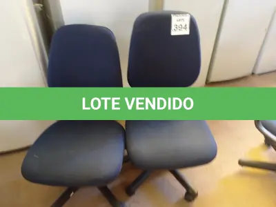 LOTE 394 - 02 CADEIRAS P/ESCRITÓRIO GIRATÓRIAS. (NO ESTADO) ATENÇÃO! FAZER A VISITAÇÃO ANTES DE ARREMATAR, NÃO SABEMOS SE FUNCIONA. LEILÃO NÃO TEM GARANTIA E NEM DEVOLUÇÃO, SUJEITO A POSSÍVEIS AVARIAS VISÍVEIS/OCULTAS E/OU AUSÊNCIA DE COMPONENTES.
