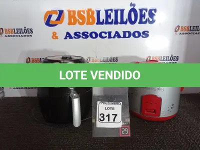 LOTE 317 - 01 AIR FRYER MARCA MALORI E 01 PANELA ELÉTRICA. (NO ESTADO) ATENÇÃO! FAZER A VISITAÇÃO ANTES DE ARREMATAR, NÃO SABEMOS SE FUNCIONA. LEILÃO NÃO TEM GARANTIA E NEM DEVOLUÇÃO, SUJEITO A POSSÍVEIS AVARIAS VISÍVEIS/OCULTAS E/OU AUSÊNCIA DE COMPONENTES.