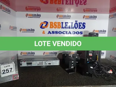 LOTE 257 - 01 HOME-THEATER MARCA PHILCO. (NO ESTADO) ATENÇÃO! FAZER A VISITAÇÃO ANTES DE ARREMATAR, NÃO SABEMOS SE FUNCIONA. LEILÃO NÃO TEM GARANTIA E NEM DEVOLUÇÃO, SUJEITO A POSSÍVEIS AVARIAS VISÍVEIS/OCULTAS E/OU AUSÊNCIA DE COMPONENTES.