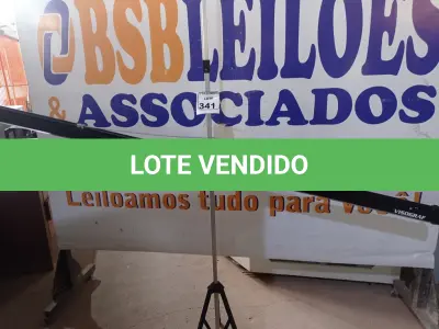 LOTE 341 - 01 TELA DE PROJEÇÃO MARCA VISOGRAF. (NO ESTADO) ATENÇÃO! FAZER A VISITAÇÃO ANTES DE ARREMATAR, NÃO SABEMOS SE FUNCIONA. LEILÃO NÃO TEM GARANTIA E NEM DEVOLUÇÃO, SUJEITO A POSSÍVEIS AVARIAS VISÍVEIS/OCULTAS E/OU AUSÊNCIA DE COMPONENTES.