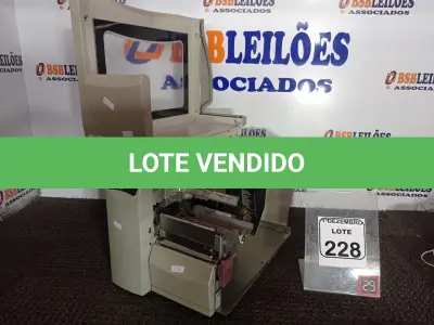 LOTE 228 - 01 IMPRESSORA DE ETIQUETAS TÉRMICA MARCA ZEBRA. (NO ESTADO) ATENÇÃO! FAZER A VISITAÇÃO ANTES DE ARREMATAR, NÃO SABEMOS SE FUNCIONA. LEILÃO NÃO TEM GARANTIA E NEM DEVOLUÇÃO, SUJEITO A POSSÍVEIS AVARIAS VISÍVEIS/OCULTAS E/OU AUSÊNCIA DE COMPONENTES.
