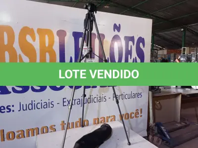 LOTE 432 - 01 TRIPÉ P/CÂMERA MARCA TOMATE(NOVO). (NO ESTADO) ATENÇÃO! FAZER A VISITAÇÃO ANTES DE ARREMATAR, NÃO SABEMOS SE FUNCIONA. LEILÃO NÃO TEM GARANTIA E NEM DEVOLUÇÃO, SUJEITO A POSSÍVEIS AVARIAS VISÍVEIS/OCULTAS E/OU AUSÊNCIA DE COMPONENTES.