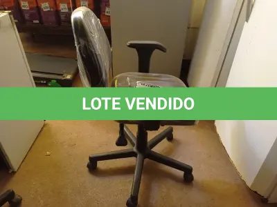 LOTE 465 - 01 CADEIRA GIRATÓRIA NA COR PRETA. (NO ESTADO) ATENÇÃO! FAZER A VISITAÇÃO ANTES DE ARREMATAR, NÃO SABEMOS SE FUNCIONA. LEILÃO NÃO TEM GARANTIA E NEM DEVOLUÇÃO, SUJEITO A POSSÍVEIS AVARIAS VISÍVEIS/OCULTAS E/OU AUSÊNCIA DE COMPONENTES.
